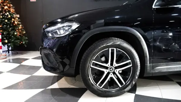 Mercedes-Benz GLA 200 9