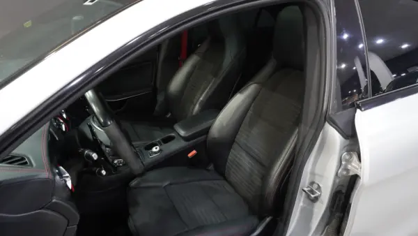 Mercedes-Benz CLA 45 AMG 4Matic Speedshift 7G-DCT 19