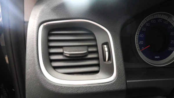 Volvo V60 1.6 D2 Drive R-Design Start/Stop 14