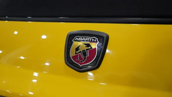 Abarth 595C 1.4 T-Jet Esseesse 12