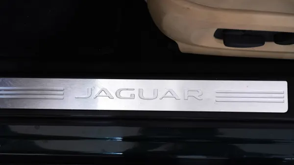 Jaguar XF 3.0 D V6 Luxury 17