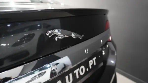 Jaguar XF 3.0 D V6 S Portfolio 11