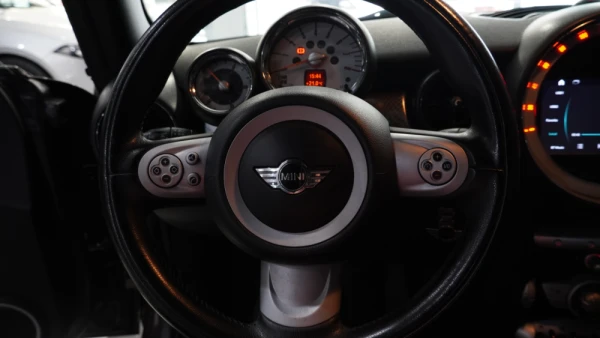 MINI 3 Portas Cooper Cabrio 1.6i 17