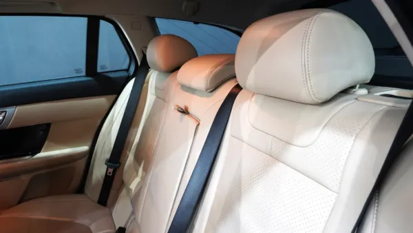 Jaguar XF 3.0 D V6 Luxury 37