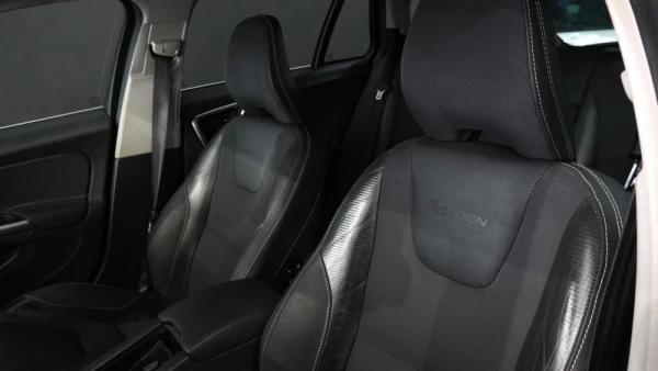 Volvo V60 1.6 D2 Drive R-Design Start/Stop 16