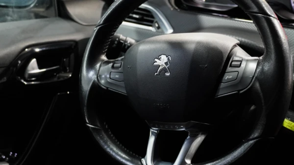 Peugeot 208 1.2 PureTech Active 15