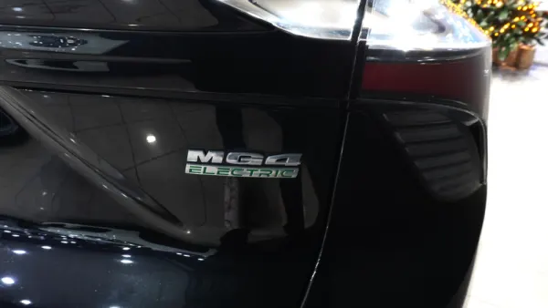 MG MG4 51 kWh Standard 10