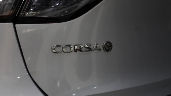 Opel Corsa-e 136CV Elegance 100% Elétrico 13