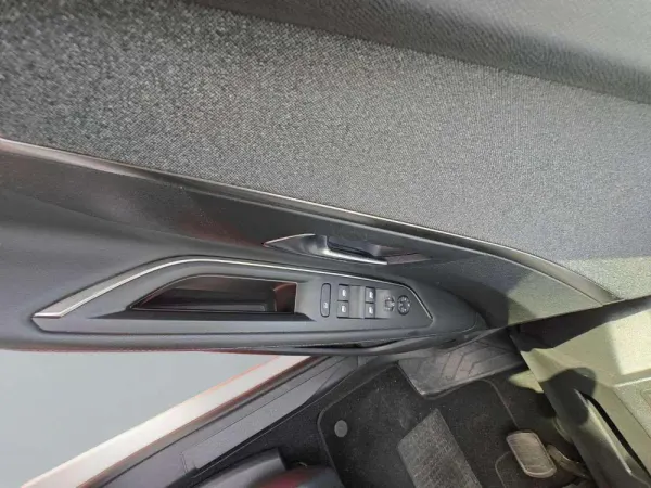 Peugeot 3008 1.5 BlueHDi Allure EAT8 7