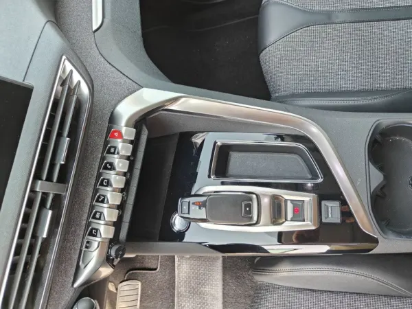 Peugeot 3008 1.5 BlueHDi Allure EAT8 14