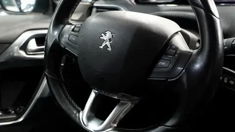 Peugeot 2008 1.2 PureTech Allure 19