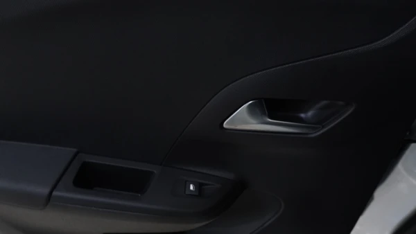 Opel Corsa-e 136CV Elegance 100% Elétrico 28