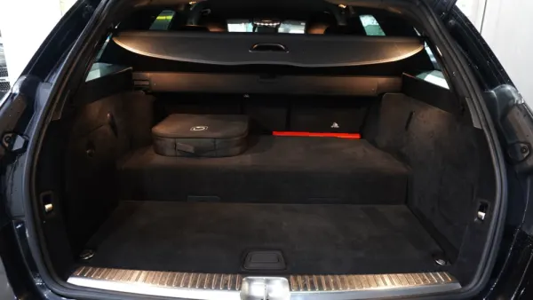 Mercedes-Benz C 300 e Avantgarde 22