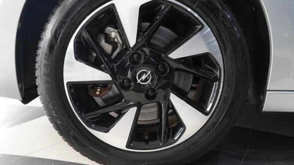 Opel Corsa-e 136CV Elegance 100% Elétrico 7