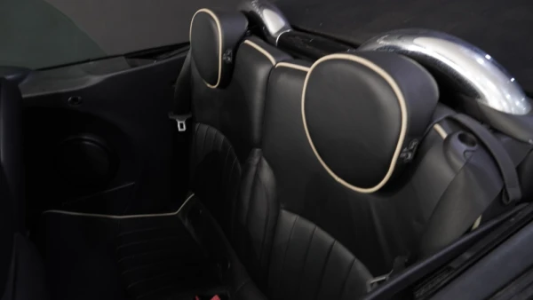 MINI 3 Portas Cooper Cabrio 1.6i 34