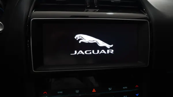 Jaguar F-Pace 2.0d Prestige - AWD 23