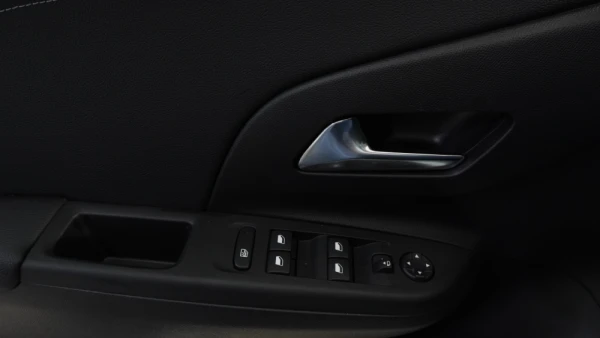 Opel Corsa-e 136CV Elegance 100% Elétrico 20