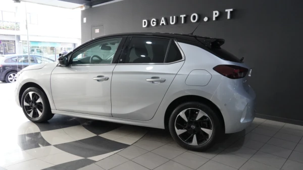 Opel Corsa-e 136CV Elegance 100% Elétrico 9