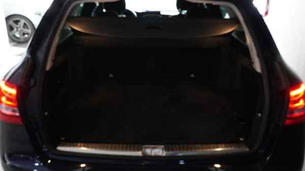 Mercedes-Benz C 180 D Avantgarde 40