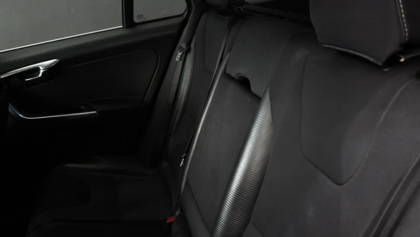Volvo V60 1.6 D2 Drive R-Design Start/Stop 33
