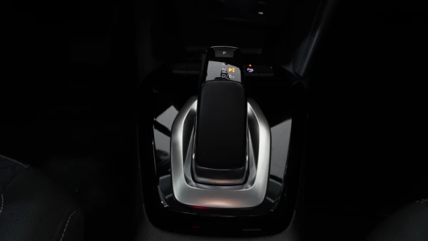 Opel Corsa-e 136CV Elegance 100% Elétrico 38