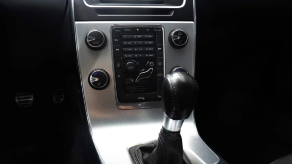 Volvo V60 1.6 D2 Drive R-Design Start/Stop 19