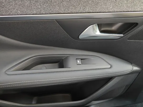 Peugeot 3008 1.5 BlueHDi Allure EAT8 6