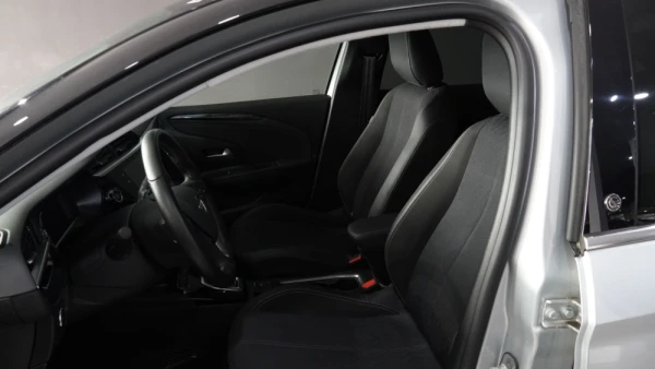 Opel Corsa-e 136CV Elegance 100% Elétrico 17