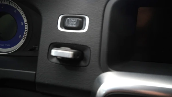 Volvo V60 1.6 D2 Drive R-Design Start/Stop 24