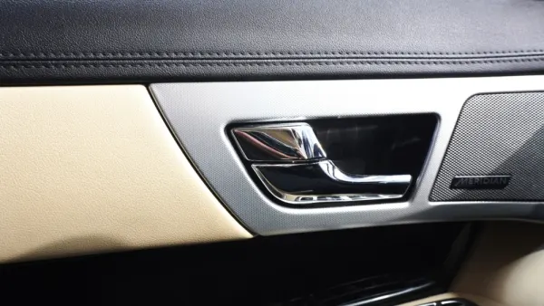 Jaguar XF 3.0 D V6 Luxury 18