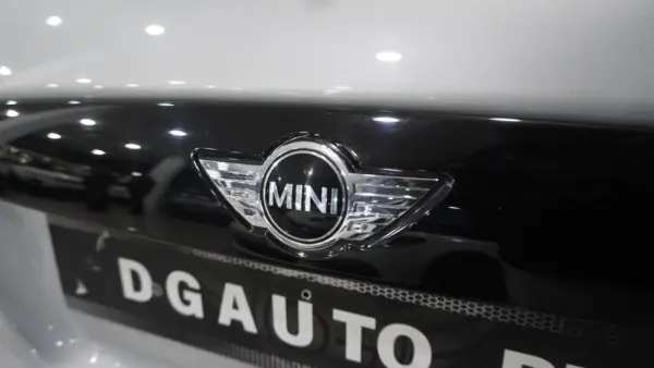 MINI 3 Portas Cooper D 9