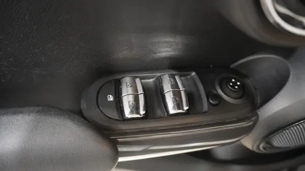 MINI 3 Portas Cooper D 16