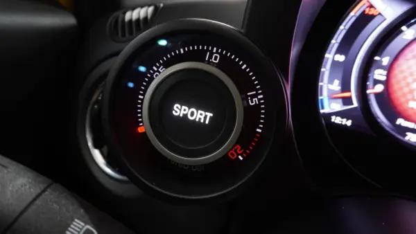 Abarth 595C 1.4 T-Jet Esseesse 25