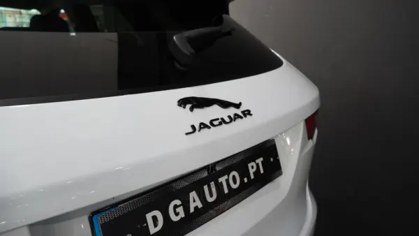 Jaguar F-Pace 2.0d Prestige - AWD 9