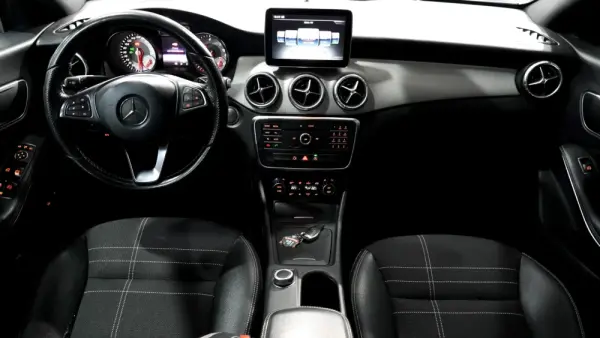 Mercedes-Benz CLA 220 17