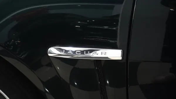 Jaguar XF 3.0 D V6 Luxury 7