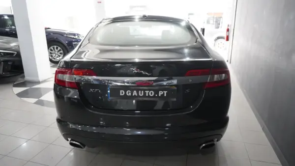 Jaguar XF 3.0 D V6 S Portfolio 8