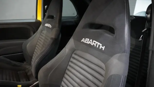 Abarth 595C 1.4 T-Jet Esseesse 19