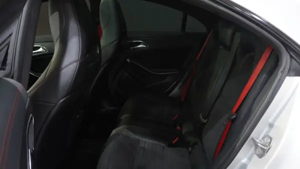 Mercedes-Benz CLA 45 AMG 4Matic Speedshift 7G-DCT 17