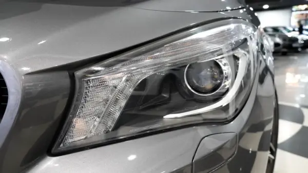 Mercedes-Benz CLA 220 3