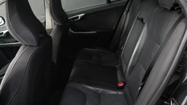 Volvo V60 1.6 D2 Drive R-Design Start/Stop 32