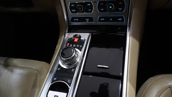 Jaguar XF 3.0 D V6 Luxury 31