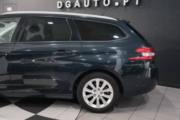 Peugeot 308 SW BlueHDi Style 11