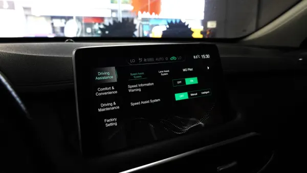 MG EHS 1.5 T-GDI Plug-in Hybrid Luxury 34