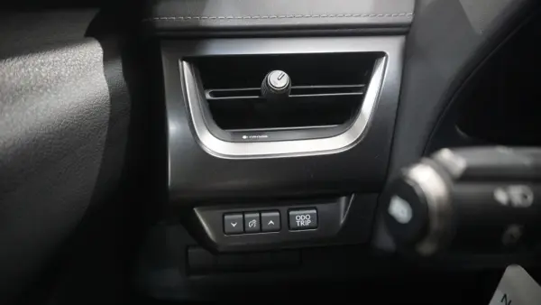 Lexus UX 250h Business 22