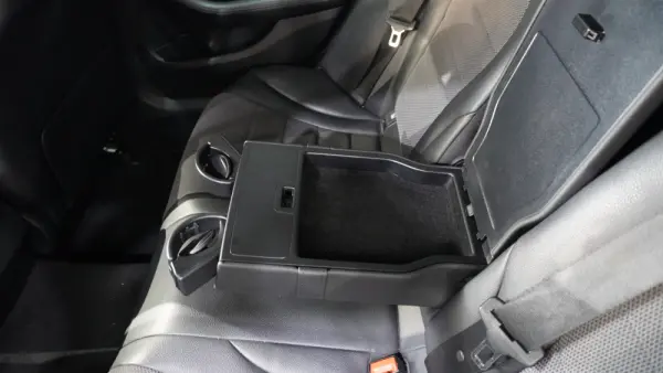 Mercedes-Benz C 200 13