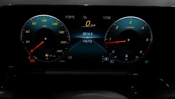 Mercedes-Benz GLA 200 21