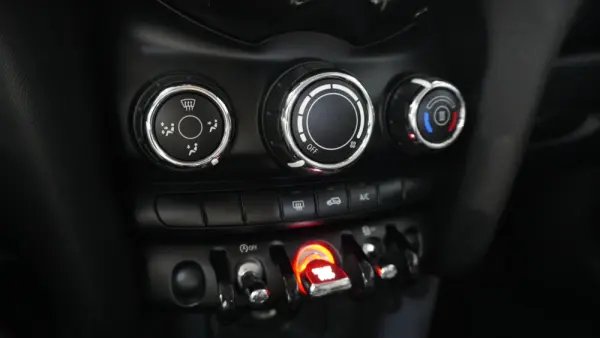 MINI 3 Portas Cooper D 26