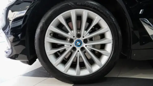 BMW 530 i Line Luxury Auto 9