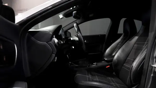 Mercedes-Benz CLA 220 13